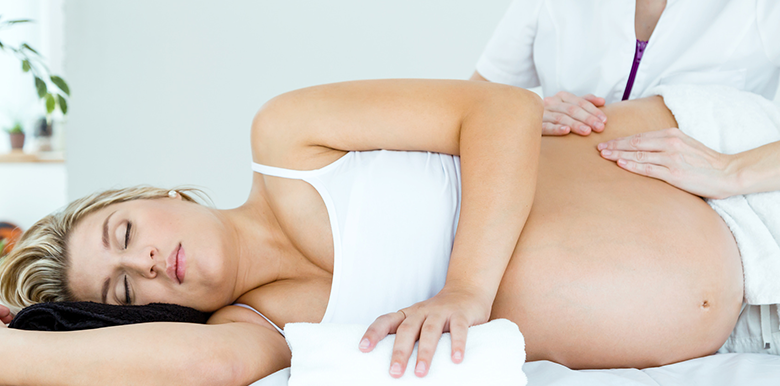 Pourquoi consulter un ostéopathe quand on est enceinte ?